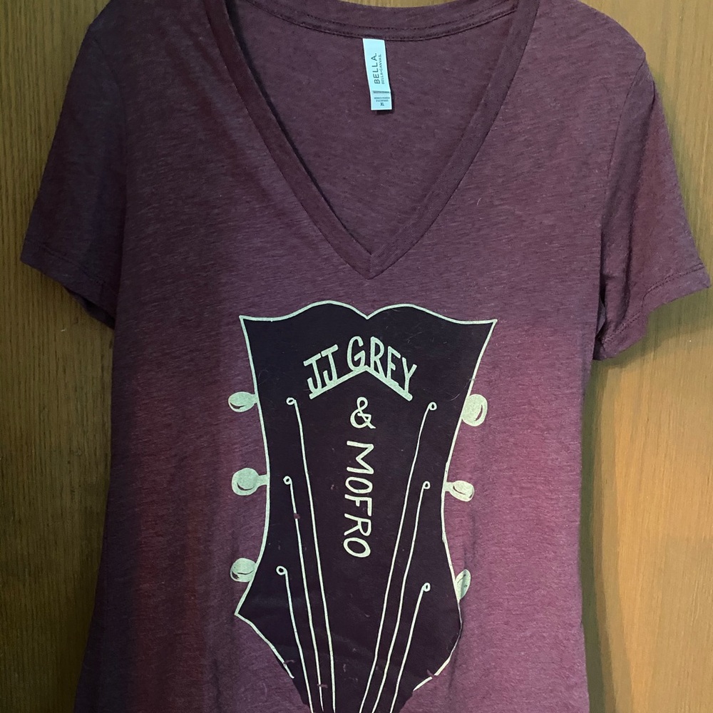 COPY - Bella XL JJ Grey concert tshirt